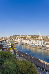 Schweiz, Zürich, Stadtansicht, Fluss Limmat und Limmatquai - WDF003011