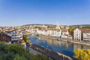 Schweiz, Zürich, Stadtansicht, Fluss Limmat und Limmatquai - WDF003012