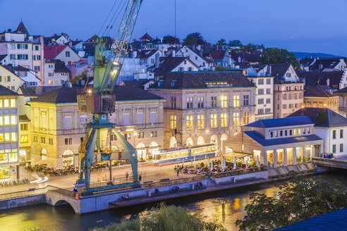 Schweiz, Zürich, Limmatquai am Abend - WDF003019