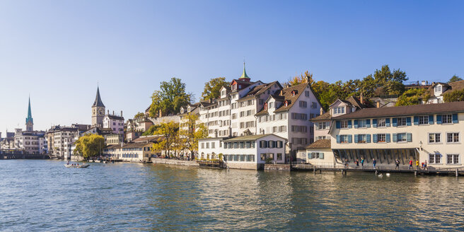 Schweiz, Zürich, Fluss Limmat, Fraumünsterkirche und St. Peterskirche, Panorama - WDF003026