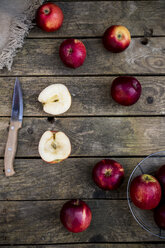 Red apples on dark wood - SARF001578