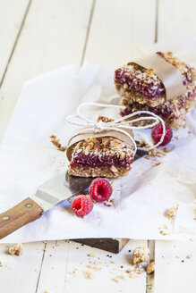 Granola-Frühstücksriegel mit roter Fruchtfüllung - SBDF001702