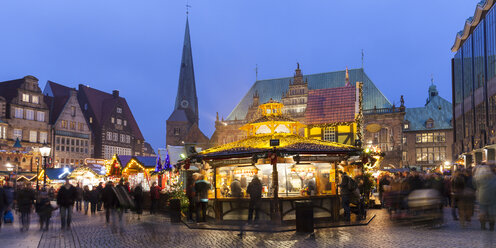 Deutschland, Bremen, Weihnachtsmarkt auf dem Marktplatz - WIF001627
