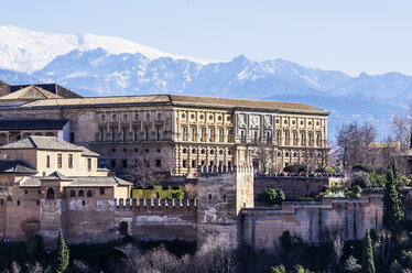 Spanien, Andalusien, Granada, Blick auf die Alhambra - THAF001353