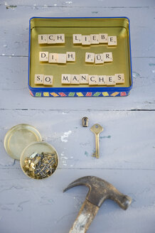 Upcycled metal box used as pinboard with magnets - GISF000076