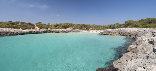 Spanien, Balearische Inseln, Menorca, Strand Talaier - RAEF000119