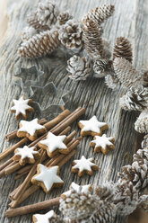 Cinnamon stars, cinnemon sticks and Christmas decoration - ASF005517