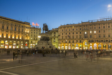 Italien, Mailand, Piazza del Duomo mit Reiterstandbild Vittorio Emanuele II - HAMF000025