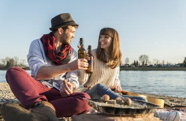 Couple at the riverside - UUF003774