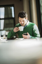 Man taking a break, using mobile phone - UUF003795