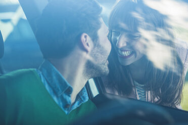 Couple saying farewell through windscreen - UUF003828