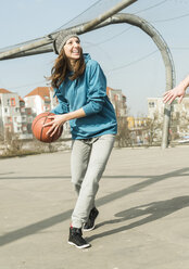 Young woman playing basket ball - UUF003842