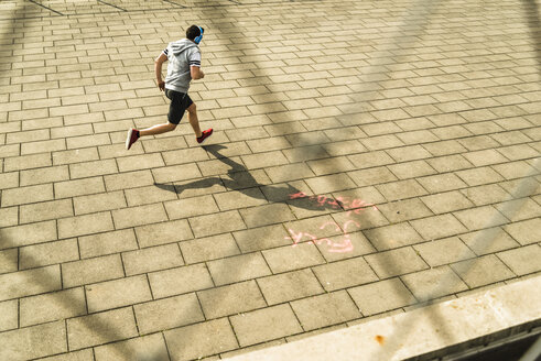 Young jogging man - UUF003847