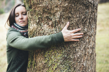 Woman hugging a big tree trunk - GEMF000154