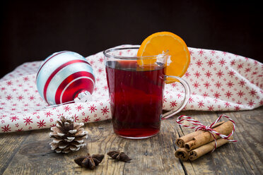 Glass of mulled wine, christmas bauble, cloth, cinnamon sticks and cinnamon stars - LVF003120