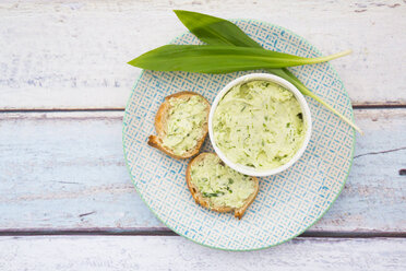 Bärlauchbutter, Bärlauch und Baguettescheiben - LVF003136