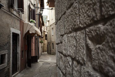 Croatia, Lovran, alley in the old town - ANHF000009