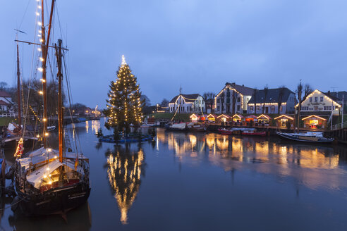 Germany, Lower Saxony, Carolinensiel, harbor with Christmas illumination - WIF001683