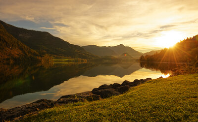 Austria, Styria, Lake Grundlsee at sunset - LHF000452