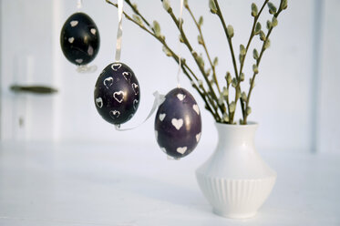 Easter eggs prepared with wax technique - GISF000100