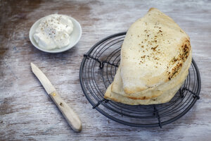 Home-baked naan bread - EVGF001481