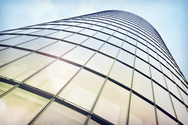 Germany, Dusseldorf, glass front of office building at media harbor - GUF000093