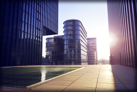 Deutschland, Düsseldorf, Bürogebäude am Medienhafen, lizenzfreies Stockfoto
