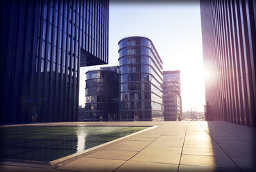 Germany, Dusseldorf, office buildings at media harbor - GUF000094