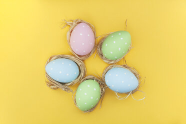 Coloured Easter eggs with polka dots on yellow ground - BZF000118