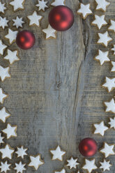 Cinnamon stars and red Christmas baubles - ASF005547