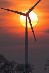 Germany, Bavaria, evening sun and wind wheel - UMF000773