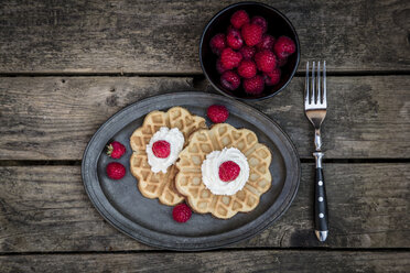 Waffeln mit Himbeeren und Schlagsahne - SARF001639