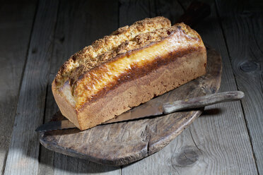 Potato bread on wooden board - CSF025262