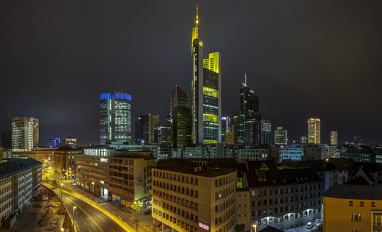 Deutschland, Frankfurt, Skyline bei Nacht - TIF000068