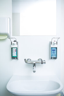 Desinfektions- und Seifenspender am Waschbecken - DISF001633