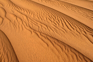 Algeria, Tassili n' Ajjer, sand ripples on a desert dune at Sahara - ESF001560