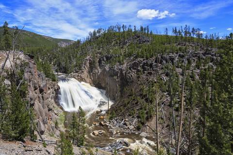 USA, Yellowstone National Park, Blick auf die Gibbon Falls, lizenzfreies Stockfoto