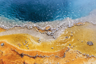 USA, Yellowstone Park, Hot spring, Black Pool, close-up - FOF007993