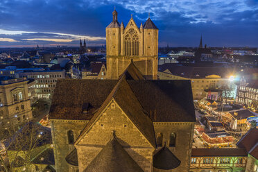 Germany, Lower Saxony, Brunswick, Brunswick Cathedral and Christmas market in the evening - PVCF000395