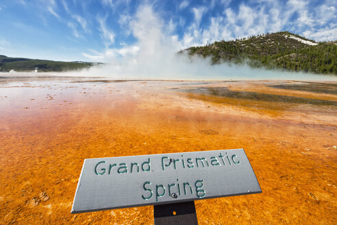 USA, Yellowstone-Nationalpark, Unteres Geysirbecken, Mittleres Geysirbecken, Große Prismatische Quelle - FOF008038