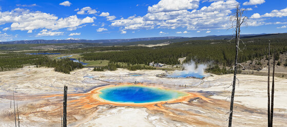 USA, Wyoming, Yellowstone-Nationalpark, Große Prismatische Quelle, Panorama - FOF008054
