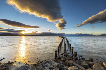 Chile, Puerto Natales, view to sunset - STSF000727