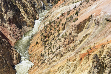 USA, Wyoming, Yellowstone National Park, Blick auf den Yellowstone River, Grand Canyon of the Yellowstone - FOF008075