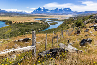 South America, Chile, Region XII Region de Magallanes y de la Antartica Chilena, View to Rio Paine, Torres del Paine National Park - STSF000740