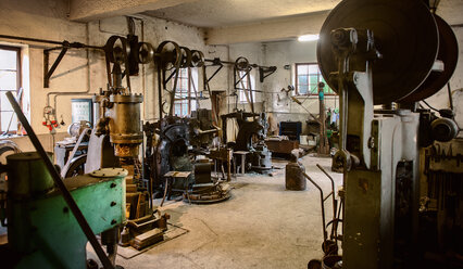 Austria, interior of Pfaffenwerfen hammer mill - HHF005323