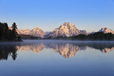 USA, Wyoming, Grand Teton National Park, Teton Range, Mount Moran, Oxbow Bend, Snake River am Morgen - FOF008082