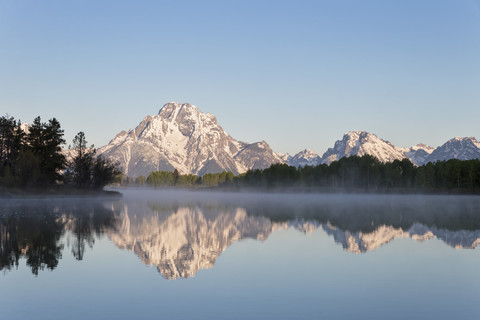 USA, Wyoming, Grand Teton National Park, Teton Range, Mount Moran, Oxbow Bend, Snake River am Morgen, lizenzfreies Stockfoto