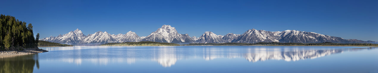 USA, Wyoming, Grand Teton National Park, Jackson Lake mit Teton Range, Mount Moran, Panorama - FOF008085