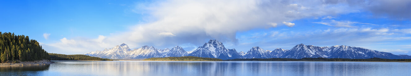 USA, Wyoming, Grand Teton National Park, Jackson Lake mit Teton Range, Mount Moran, Panorama - FOF008088