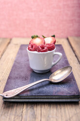 Dessert mit Himbeeren und Erdbeeren - VTF000410